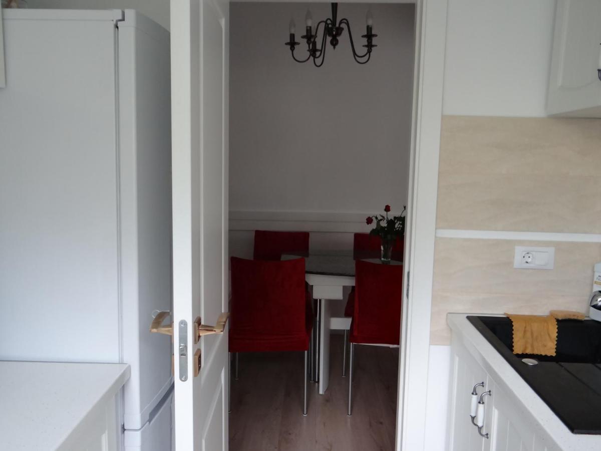 Apartament De Lux White&Red Suceava Exterior foto